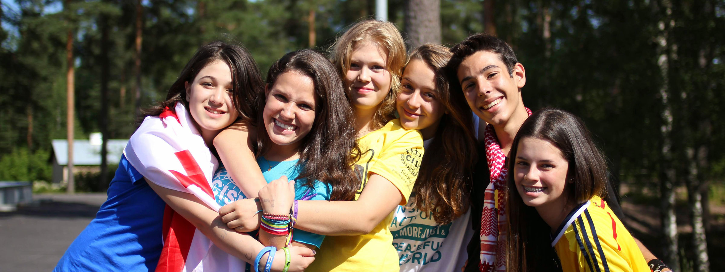 Kansainvälinen ryhmä nuoria